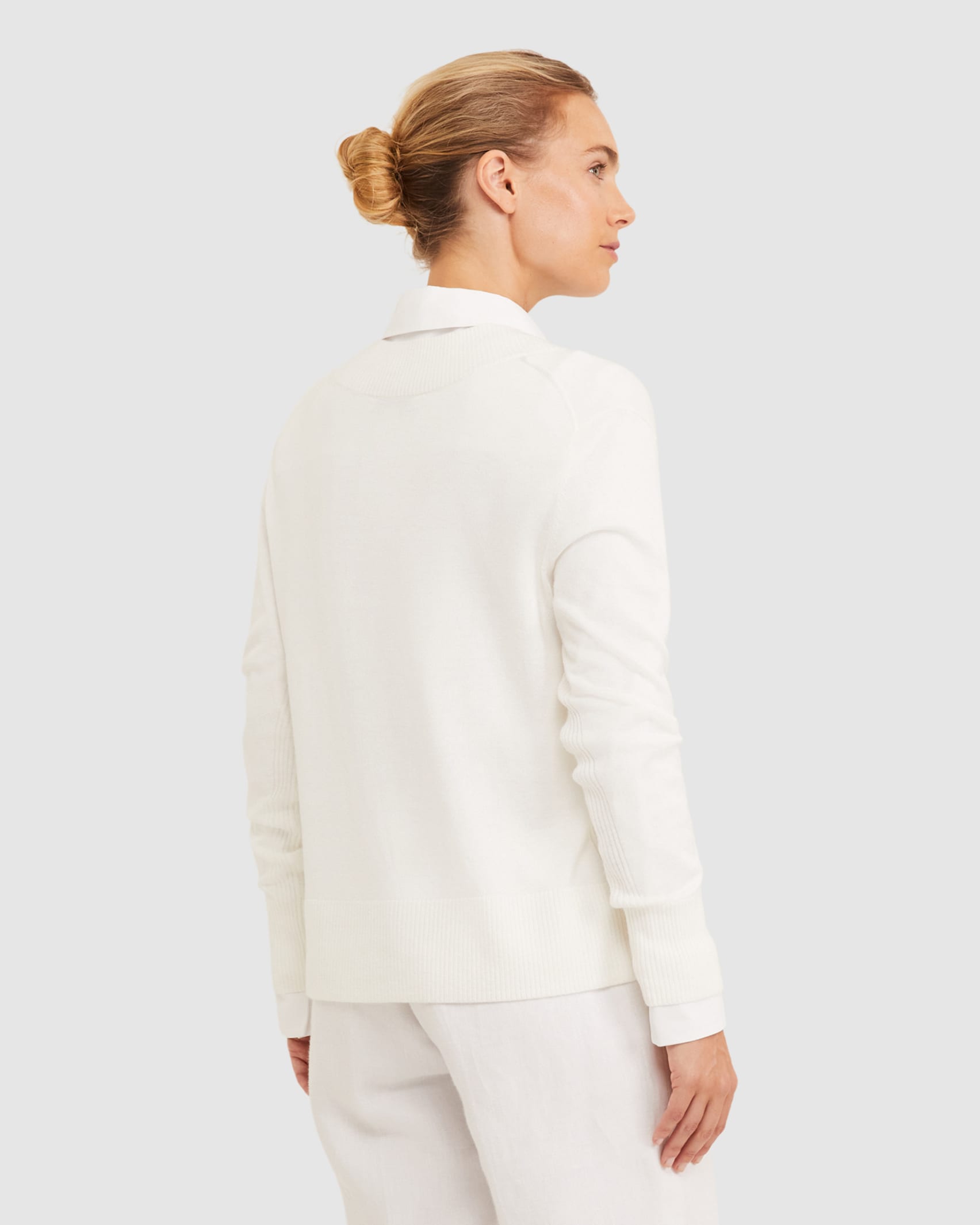 Laurina V-Neck Sweater in IVORY