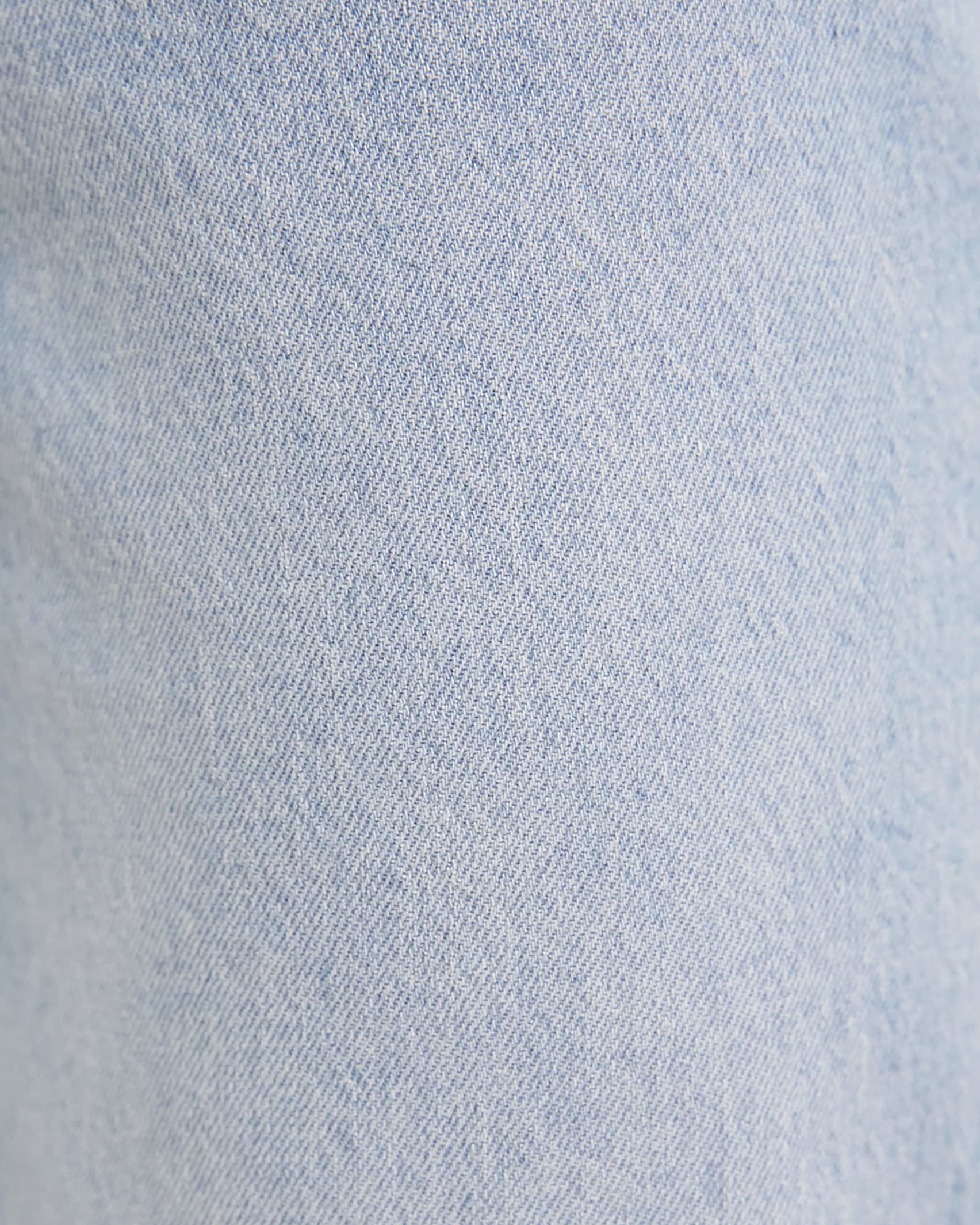 Jackson Slim Jean in ICE BLUE