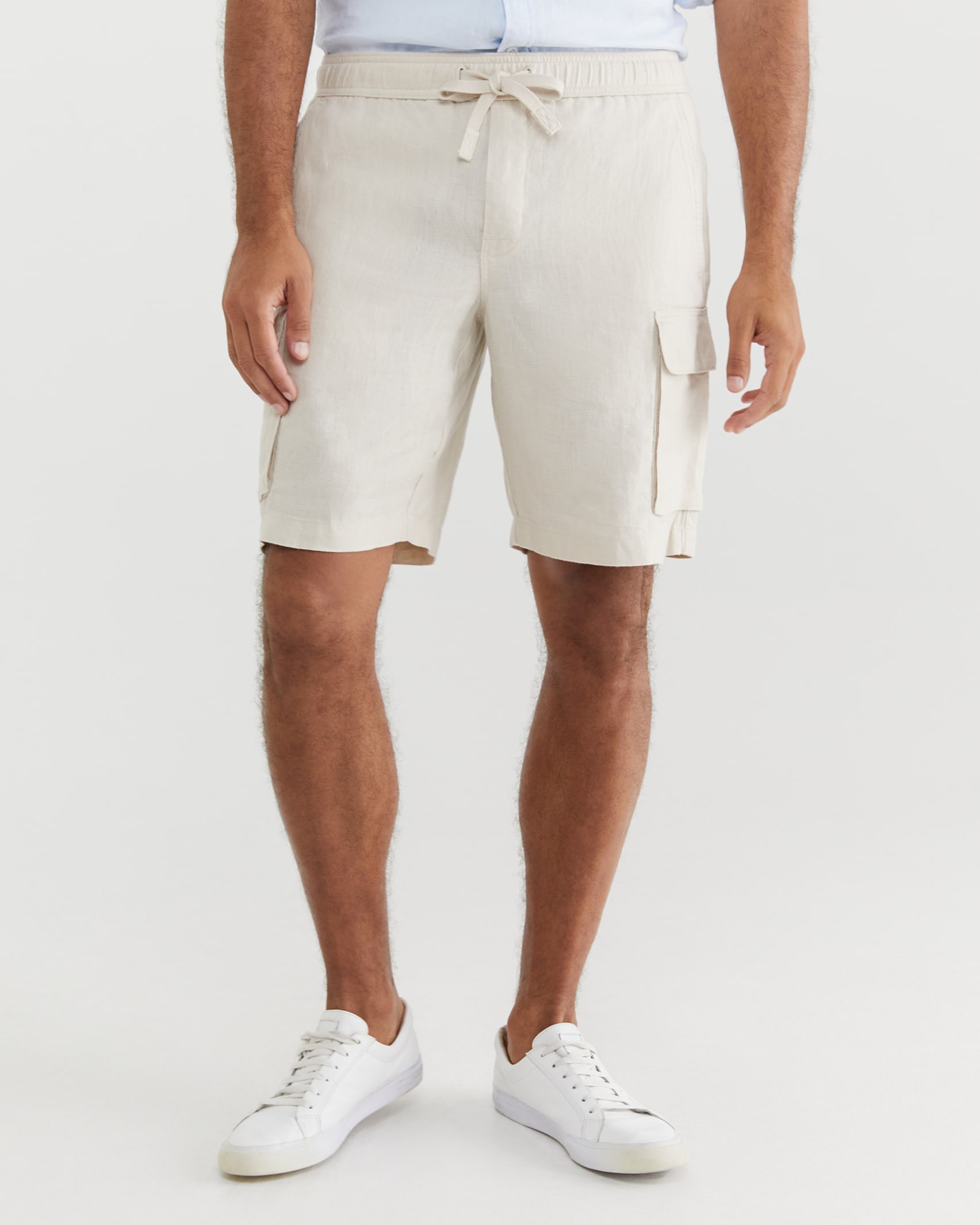 Linen Cargo Short in HESSIAN