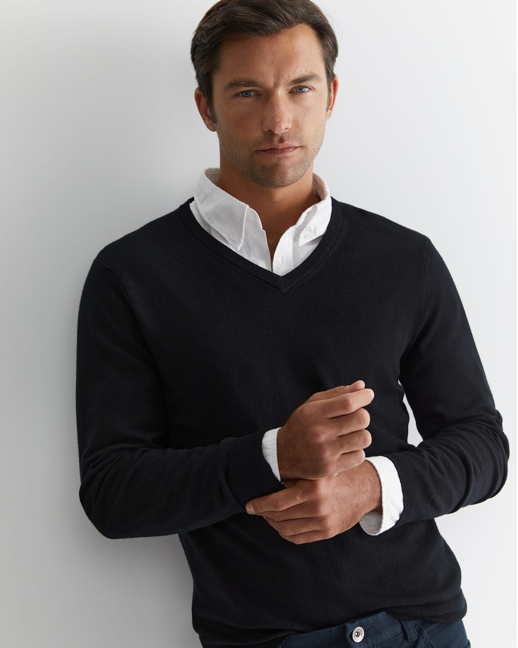 Merino V Neck Knit in BLACK
