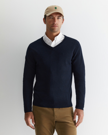 Merino V Neck Knit in NAVY