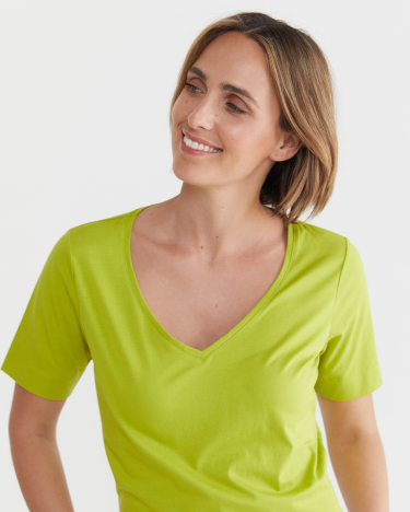 V Neck Mercerised Tee in APPLE