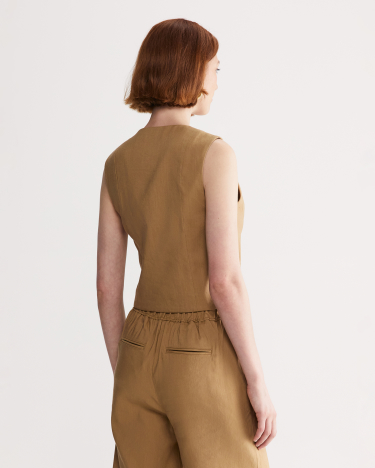 Rosa Vest in TAN