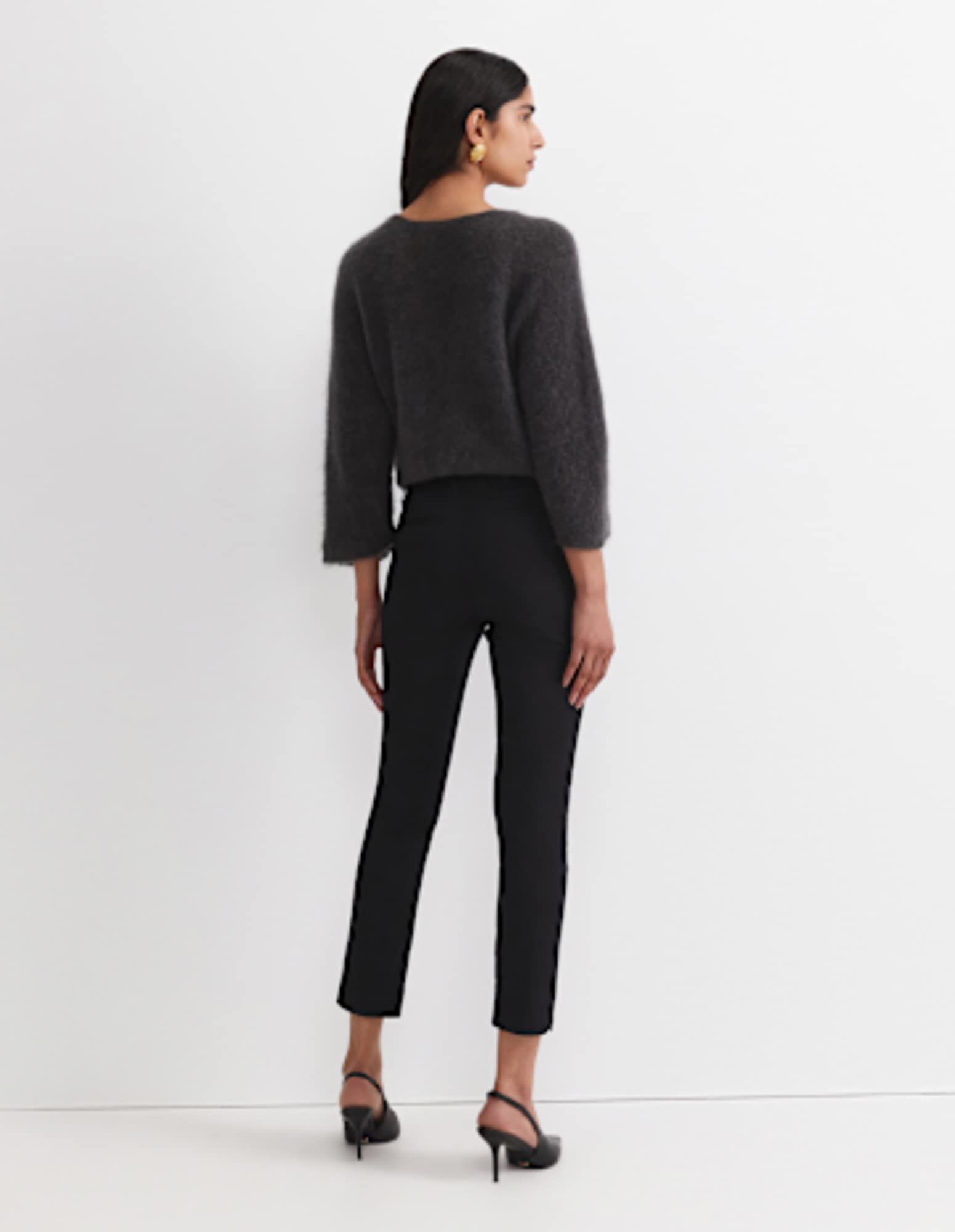 Evie Capri in BLACK