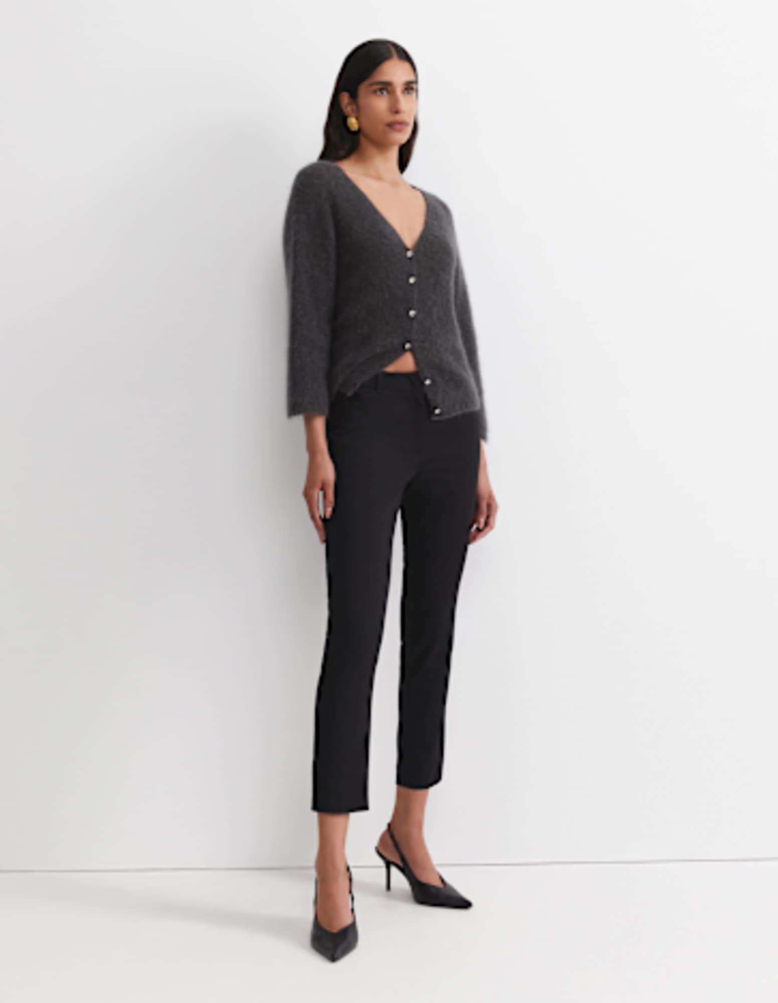 Evie Capri in BLACK
