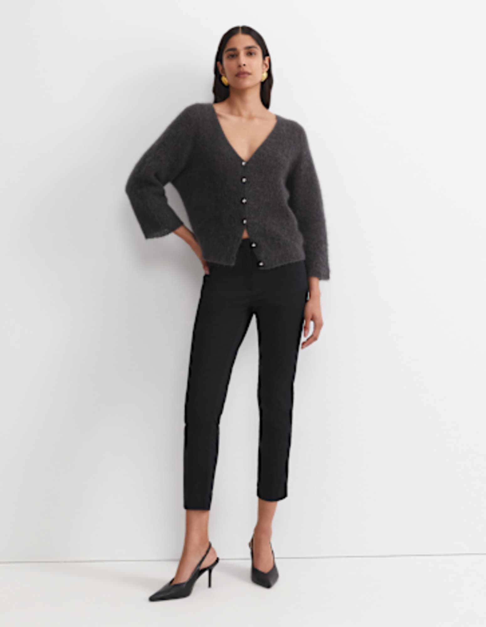 Evie Capri in BLACK
