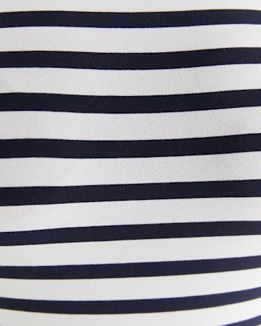 The Perfect T-Shirt in NAVY/WHITE