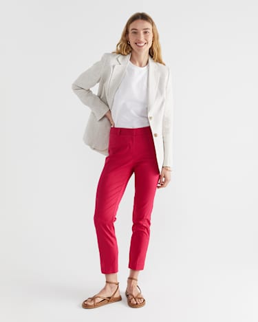 Evie Capri in MAGENTA