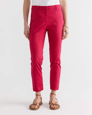 Evie Capri in MAGENTA