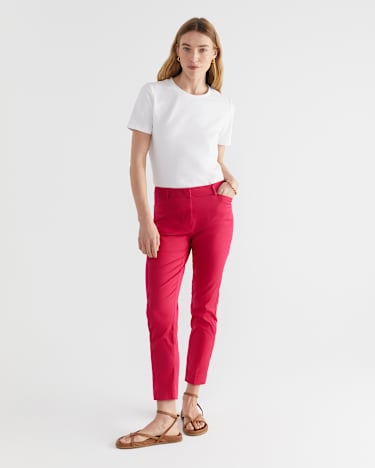 Evie Capri in MAGENTA