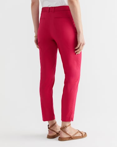 Evie Capri in MAGENTA