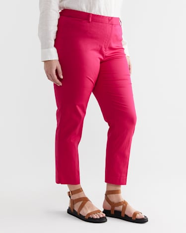 Evie Capri in MAGENTA