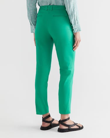 Evie Capri Pant in EMERALD