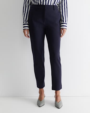 Evie Ponte Pant in NAVY