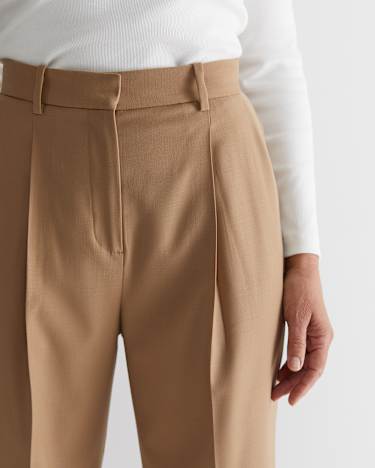 Bianca Pleat Pant in CAMEL
