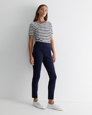 Felicity Velvet Pull On Pant in NAVY
