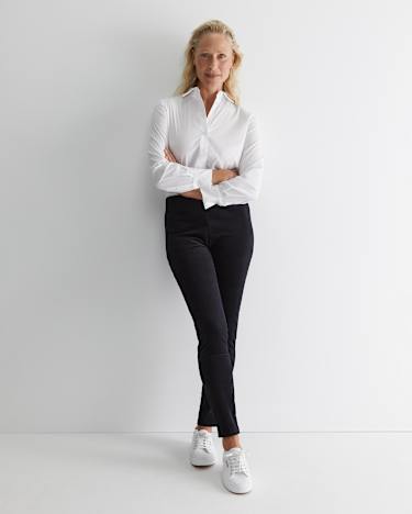 Felicity Velvet Pull On Pant in BLACK