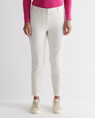 Evie Capri Pant in MILK