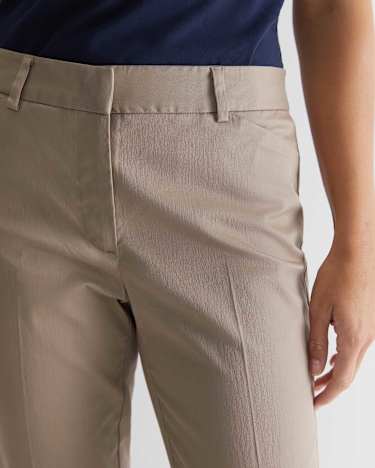 Evie Capri Pant in CAPPUCCINO