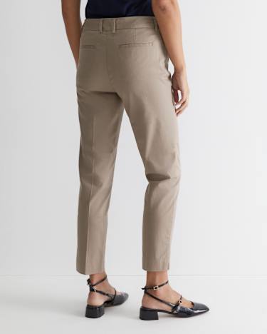 Evie Capri Pant in CAPPUCCINO