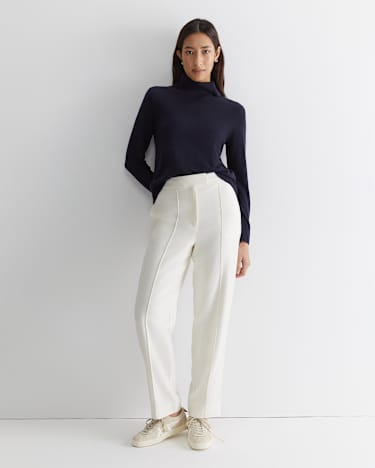 Laurina Turtleneck in NAVY