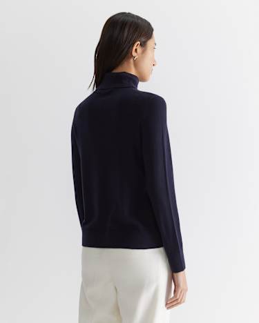 Laurina Turtleneck in NAVY