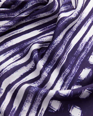 Maya Silk Scarf in NAVY