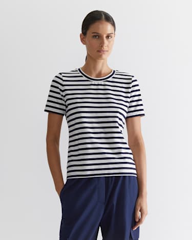 The Perfect T-Shirt in NAVY/WHITE