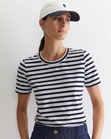 The Perfect T-Shirt in NAVY/WHITE