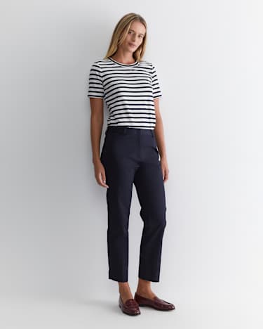 Evie Straight Capri Pant in CLASSIC NAVY