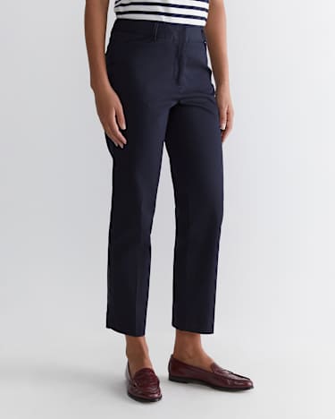 Evie Straight Capri Pant in CLASSIC NAVY