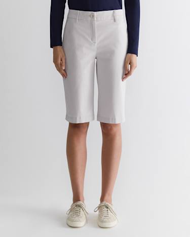 Laura Chino Short in BONE