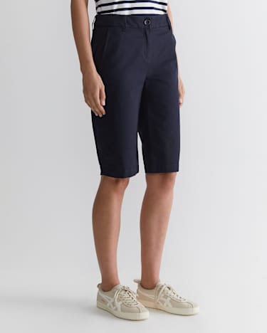 Laura Chino Short in CLASSIC NAVY
