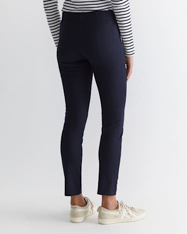 Felicity Pull On Pant in NAVY