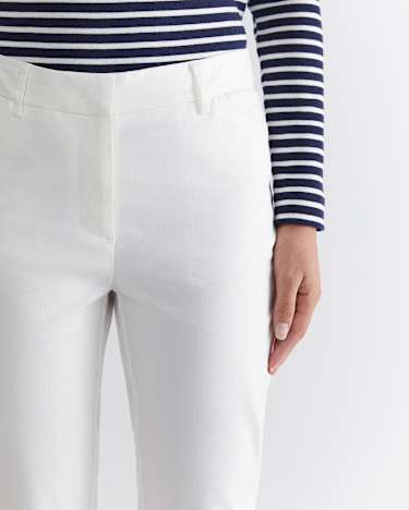 Venus Capri Pant in WHITE