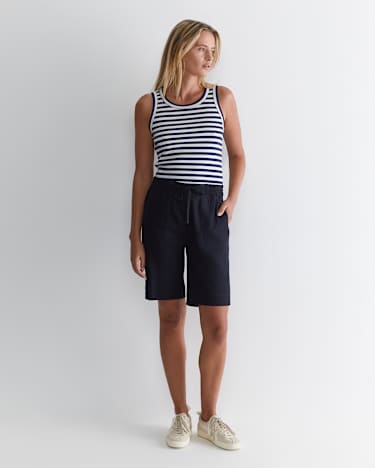 Rosa Linen Short in CLASSIC NAVY