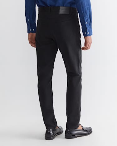 Tapered Bedford Jean in BLACK
