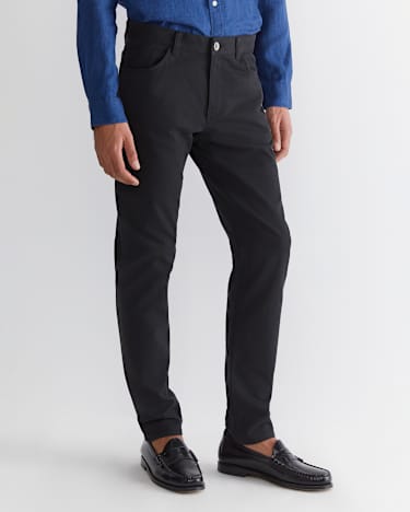 Tapered Bedford Jean in BLACK