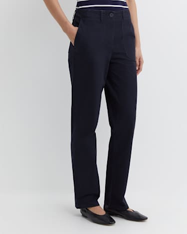 Laura Pocket Pant in CLASSIC NAVY