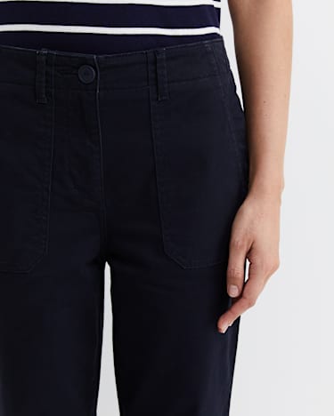 Laura Pocket Pant in CLASSIC NAVY