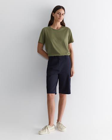 Evie Bermuda Short in CLASSIC NAVY
