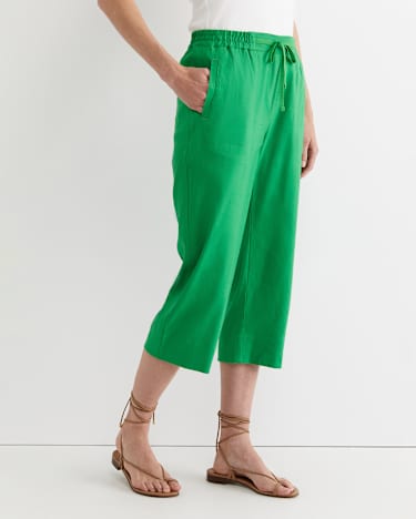 Rosa Crop Linen Pant in FERN