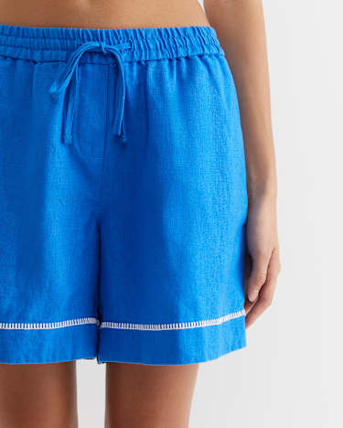 Lulu Blanket Stitch Linen Short in PEACOCK