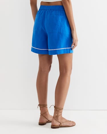 Lulu Blanket Stitch Linen Short in PEACOCK