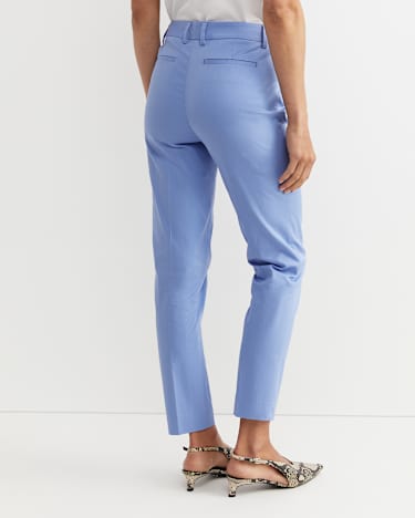 Evie Capri Pant in BELLE BLUE