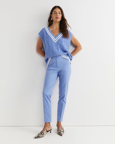 Evie Capri Pant in BELLE BLUE