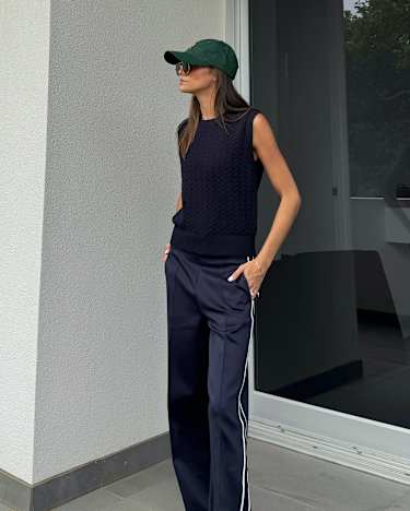Elka Cable Cropped Vest in NAVY