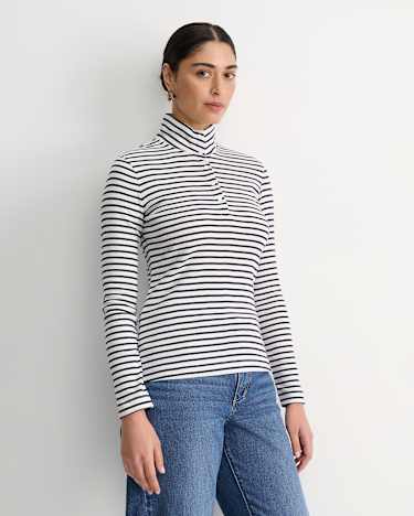 Lucy Snap Funnel Neck Top in WHITE/NAVY