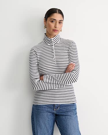 Lucy Snap Funnel Neck Top in WHITE/NAVY
