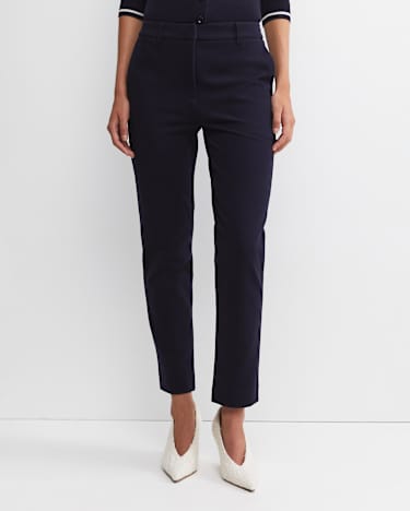 Evie Ponte Pant in NAVY